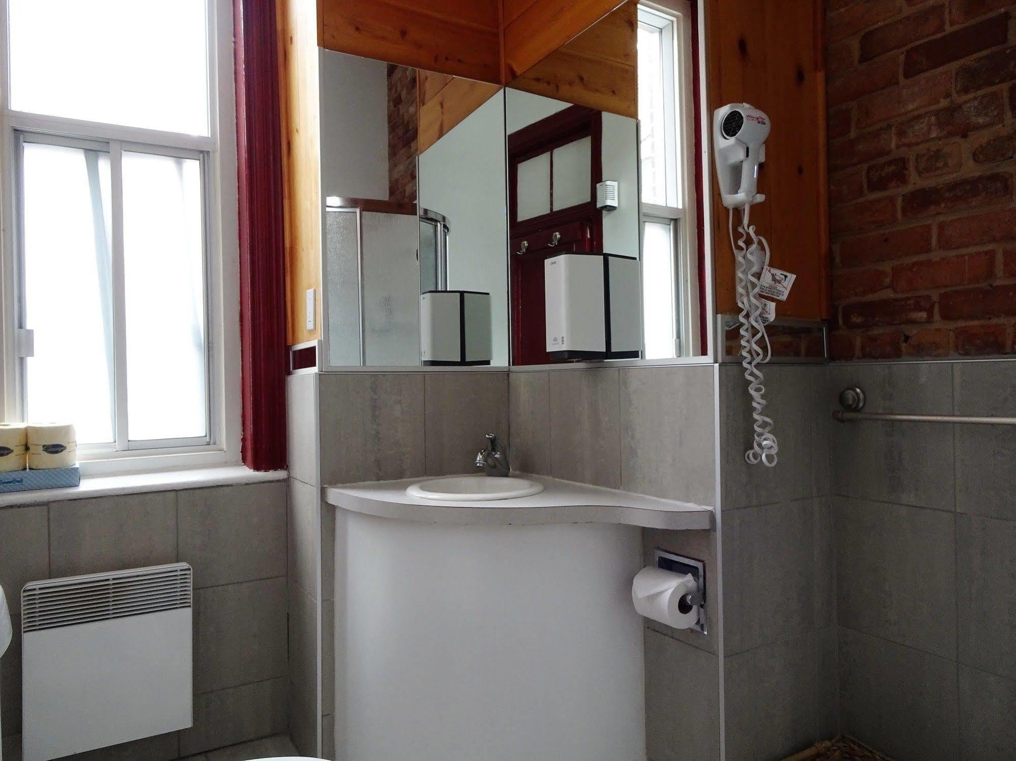 Hotel Abri Du Voyageur Montréal Buitenkant foto
