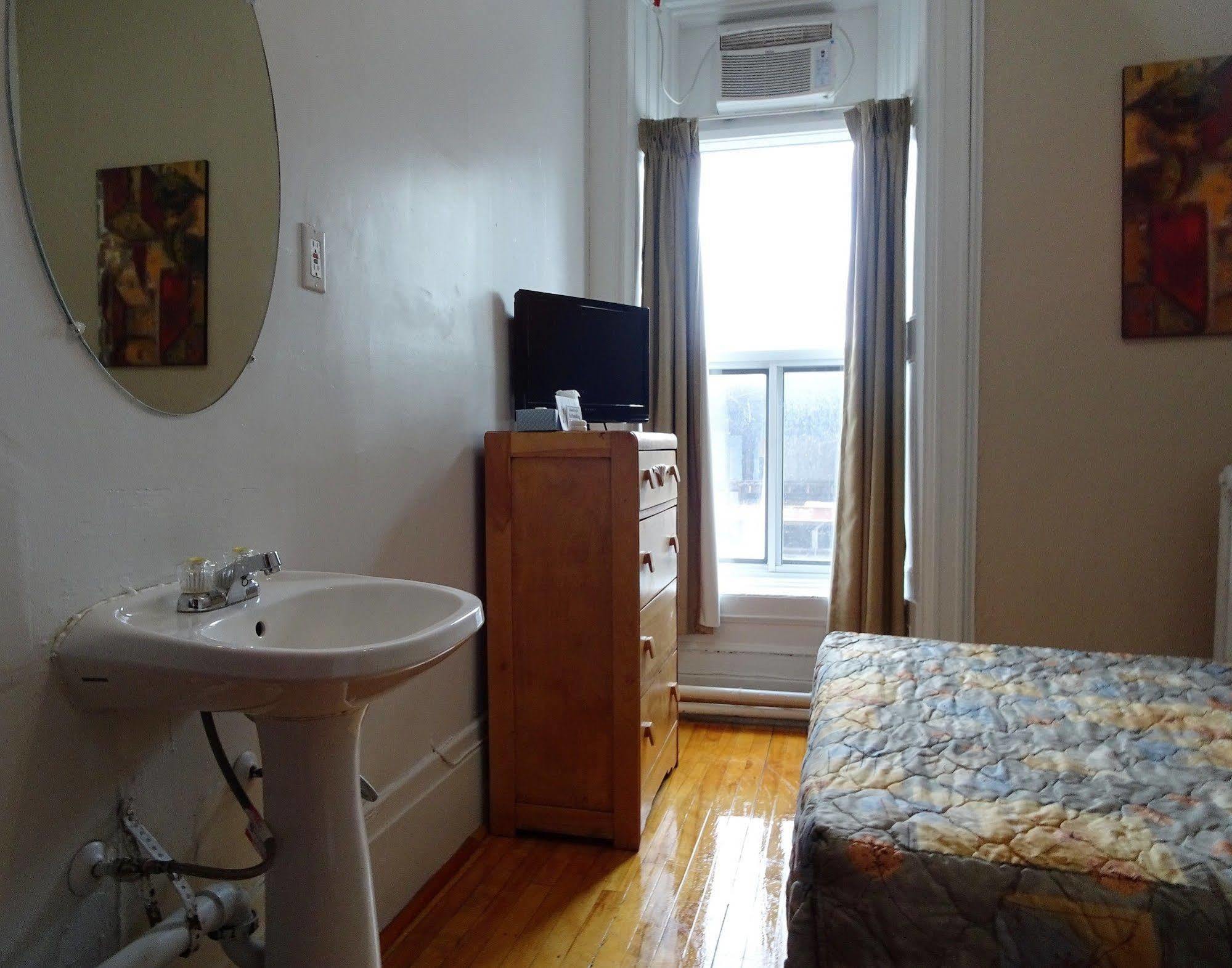 Hotel Abri Du Voyageur Montréal Buitenkant foto